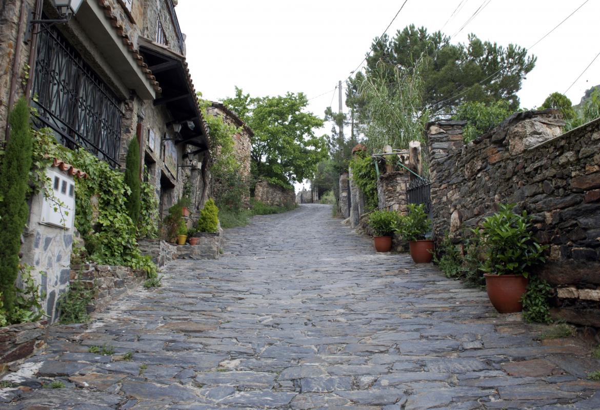 Calle del Conjunto Histórico de Patones de Arriba, en el municipio de Patones Conjunto Histórico de Patones de Arriba