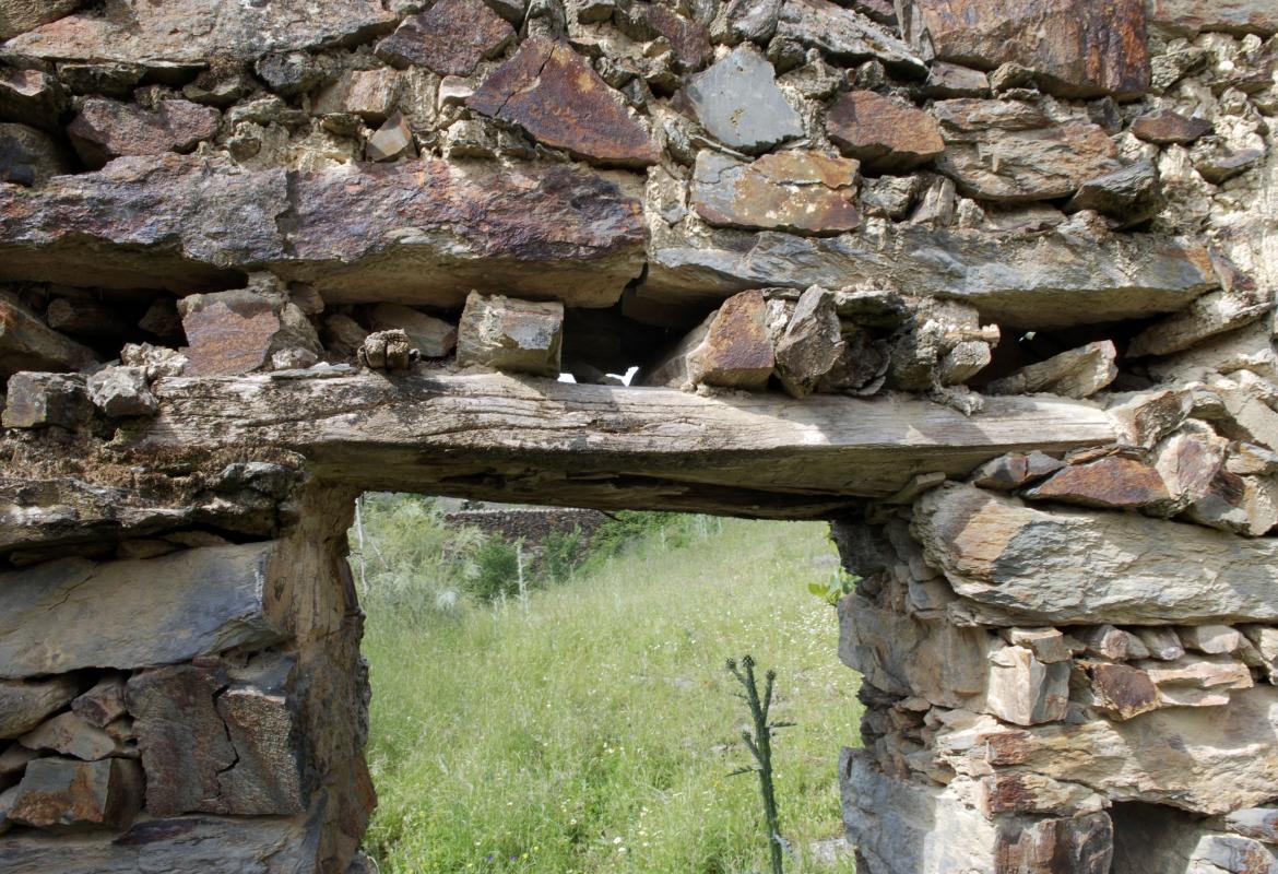 Restos de una casa en el Conjunto Histórico de Patones de Arriba, en el municipio de Patones Conjunto Histórico de Patones de Arriba