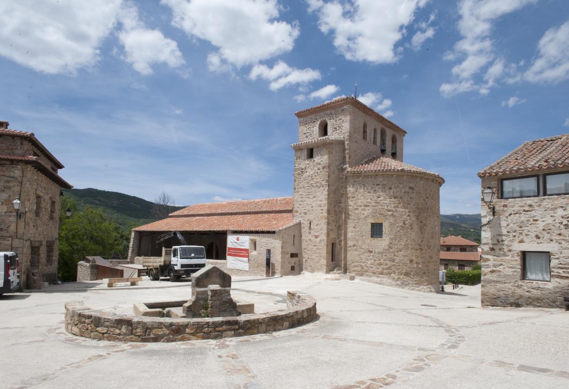 Vista exterior de la iglesia parroquial de Santo Domingo de Silos en Prádena del Rincón (Madrid) Iglesia parroquial de Santo Domingo de Silos