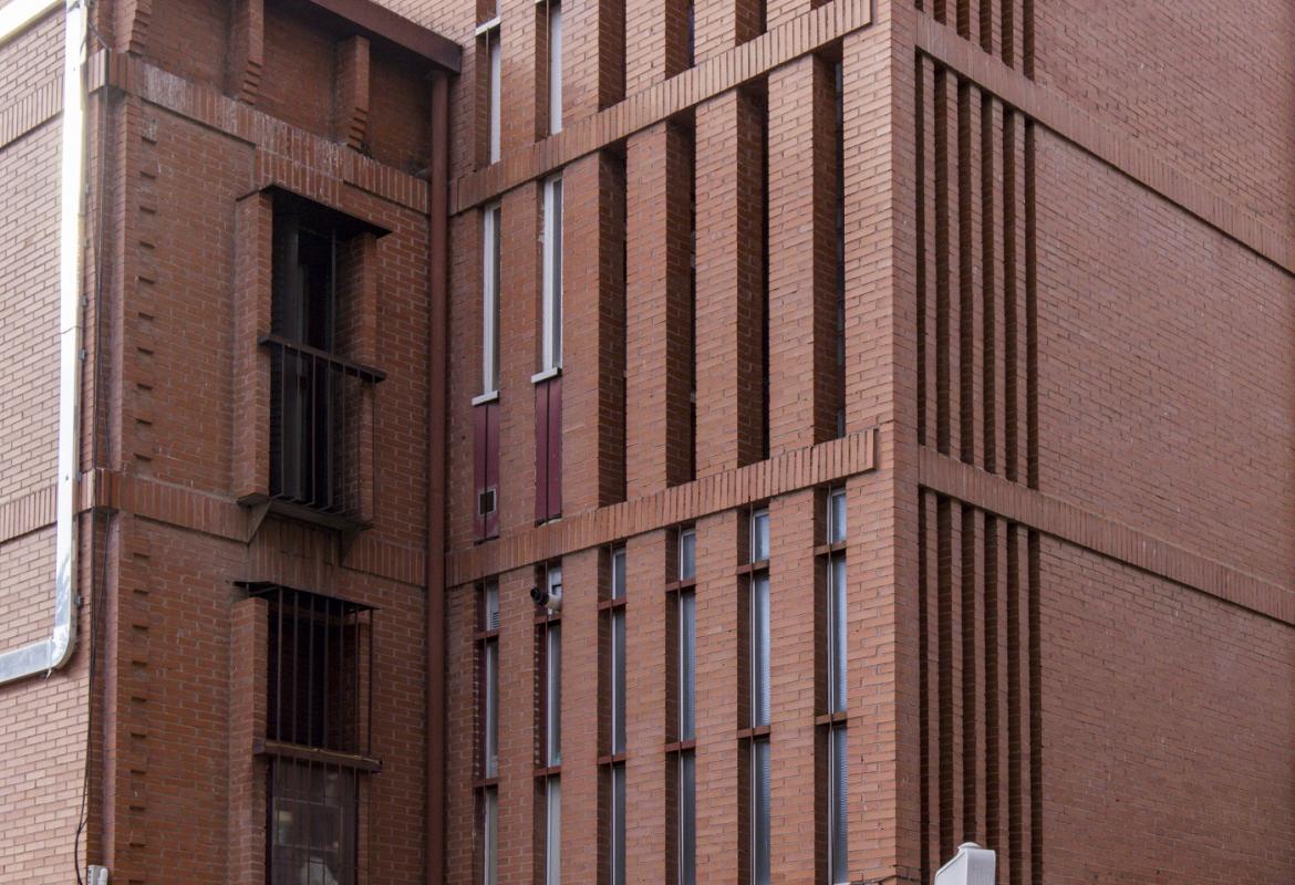 edificios residenciales con fachada de ladrillo