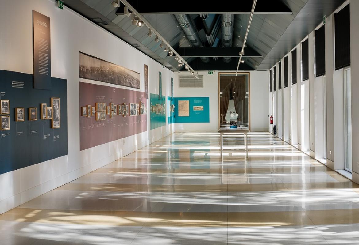 Sala de exposición VISTA ALEGRE. De quinta recreativa a paraíso urbano. Fotografía Guillermo Gumiel Vista de la sala expositiva con la muestra