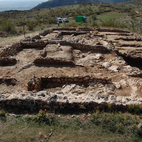 Imagen de la vista de las construcciones romanas de la plataforma superior