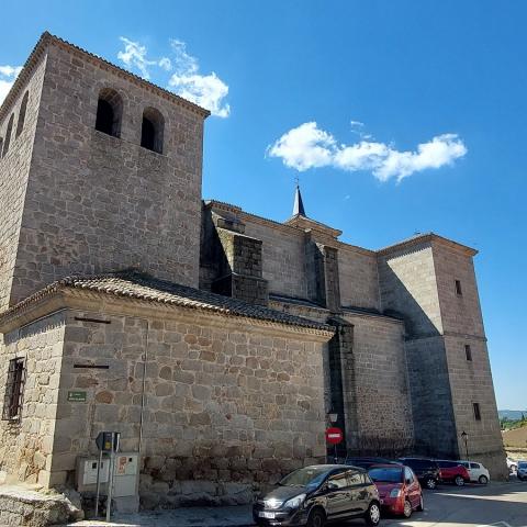Exterior de la iglesia de Valdemorillo imagen exterior de la iglesia con fábrica de mampostería y sillería