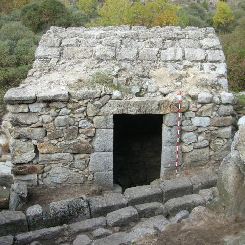 Imagen de estructura de entrada de agua al molino