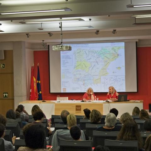 Intervención de las coordinadoras de las jornadas Tejiendo Pasado 2019