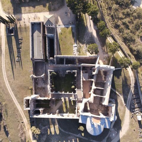 Vista aérea del monasterio imagen aérea de las ruinas de un monasterio