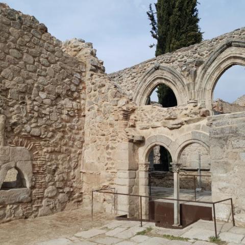 Refectorio tras la intervención Imagen de los muros y arcos de piedra del monasterio